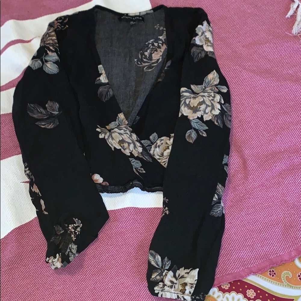 Cropped V-neck Top